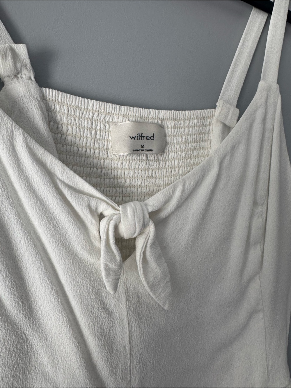 Wilfred Aritzia White Tie-Front Smocked Back Tank Top. Size: M - Picture 2 of 7